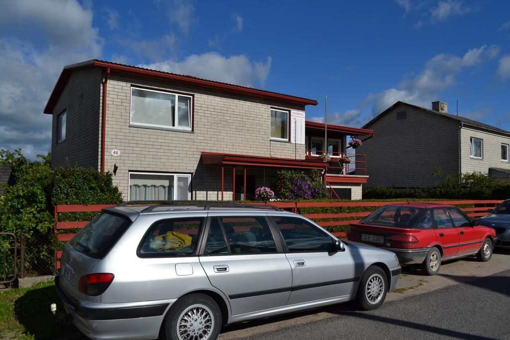 Nooruse Majutus Hotel Kuressaare Exterior photo